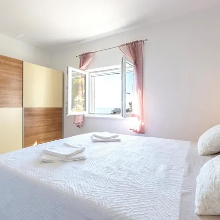 Awesome In Suvi Potok, Jesenice, Jesenice (Split-Dalmatia)