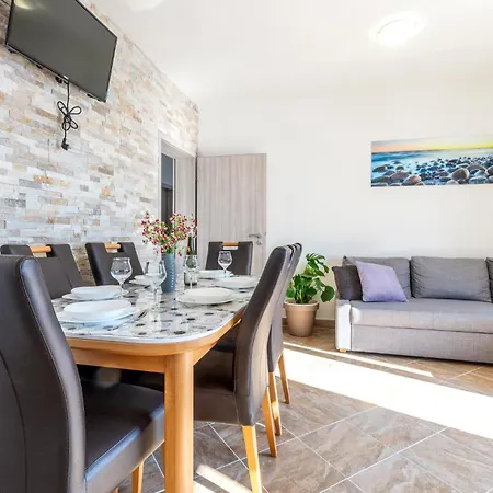 Awesome In Suvi Potok, Jesenice, Apartment *