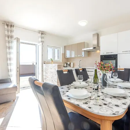 Apartment Awesome In Suvi Potok, Jesenice,